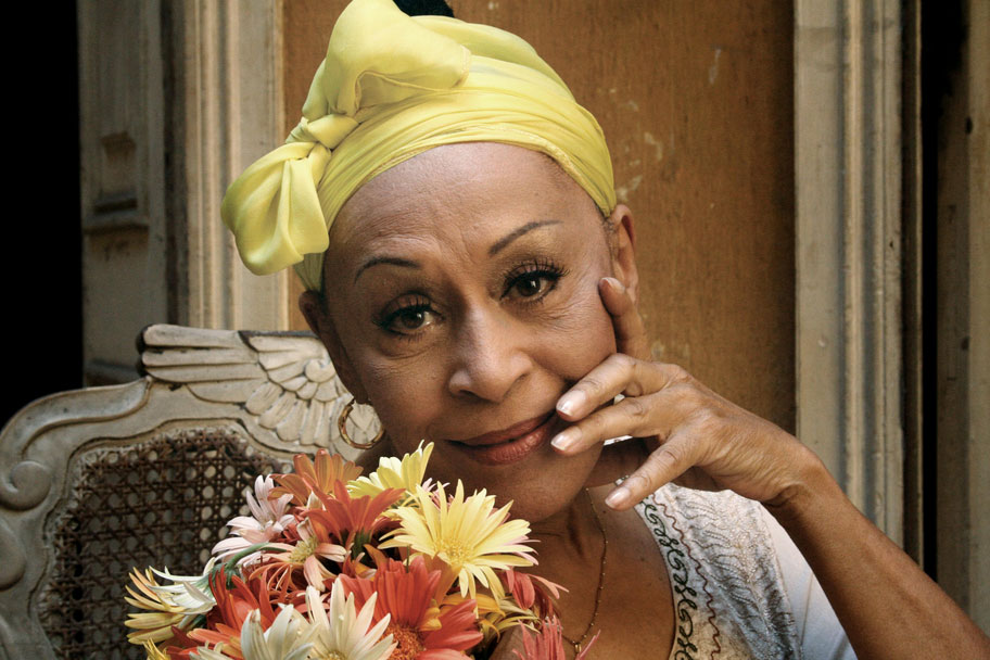 Lee más sobre el artículo Omara Portuondo seduce a España en su gira de despedida
