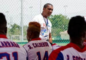 Lee más sobre el artículo Hockeístas cubanos en club mexicano Indios de Guadalajara