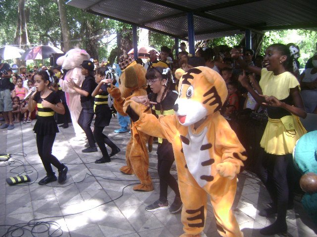En este momento estás viendo Actúa en Majagua compañía infantil La Colmenita