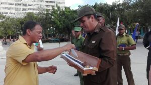 Lee más sobre el artículo Reciben a bomberos avileños que combatieron el fuego en Matanzas