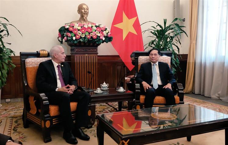 En este momento estás viendo Cuba agradece a Vietnam por apoyo contra bloqueo de EEUU