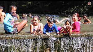 Lee más sobre el artículo Los baños en el río