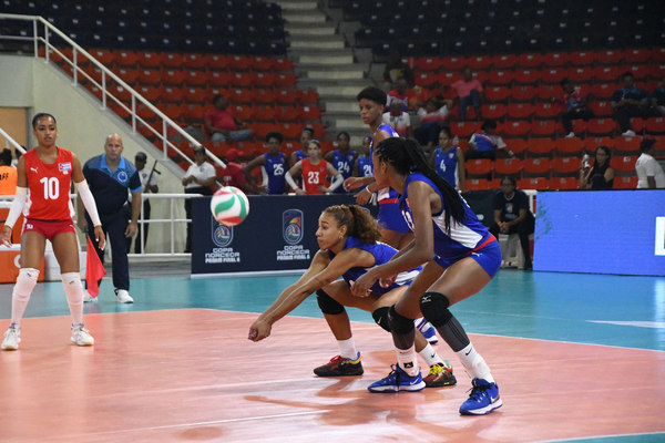 En este momento estás viendo Cubanas barren a Canadá en Final Six de Voleibol