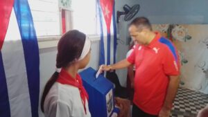 Lee más sobre el artículo Principales autoridades de Ciego de Ávila ejercen su voto por el Código de las Familias (+Fotos)