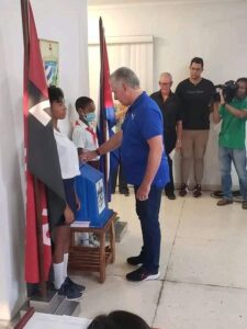Lee más sobre el artículo Presidente cubano vota en referendo del Código de las Familias