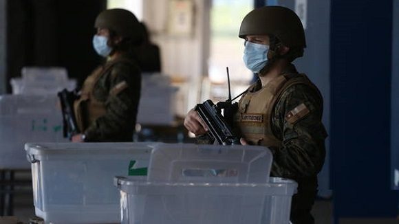 Lee más sobre el artículo Chile abre las urnas este domingo para plebiscito sobrenueva Constitución