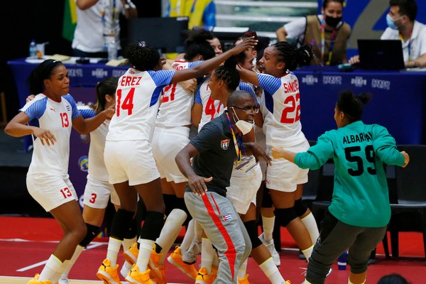 Lee más sobre el artículo Cubanas con primera victoria en Copa Caribe de Balonmano
