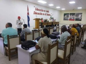 Lee más sobre el artículo Resalta legado de Camilo Cienfuegos en taller científico de universidad avileña