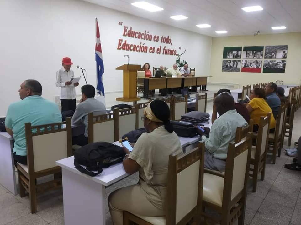 En este momento estás viendo Resalta legado de Camilo Cienfuegos en taller científico de universidad avileña