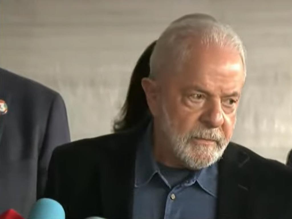 Lee más sobre el artículo Lula vota en Sao Paulo y pide paz para Brasil