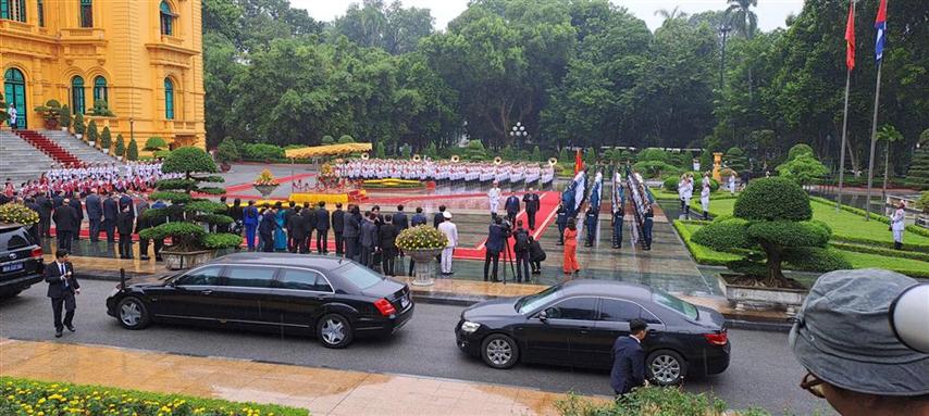 En este momento estás viendo Finaliza visita a Vietnam primer ministro de Cuba