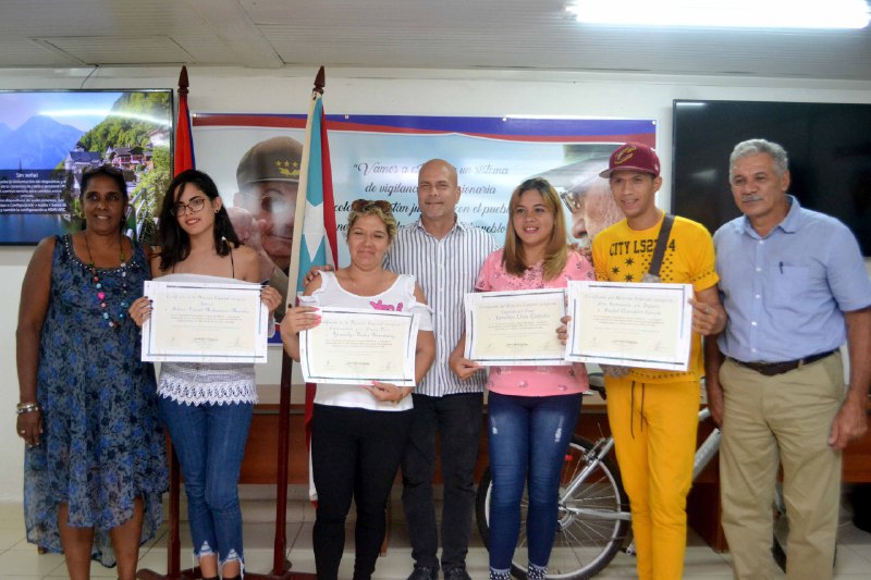 En este momento estás viendo Entregan premios del concurso fotográfico Somos del Barrio (+Fotos)