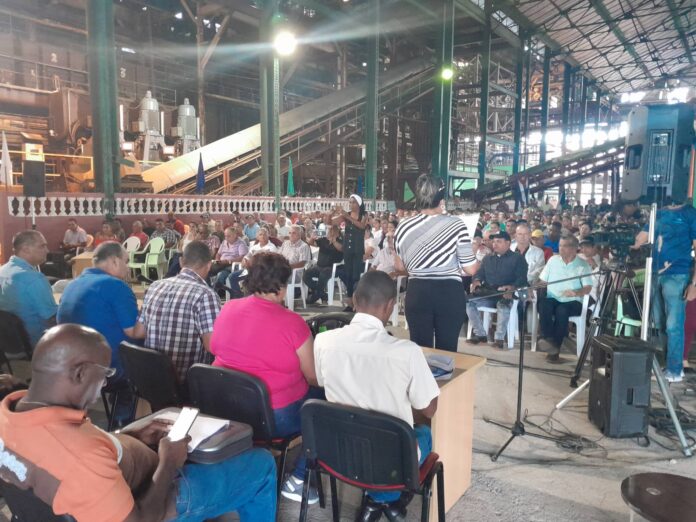 En este momento estás viendo Workers of the Ciro Redondo sugar mill ratify their productive commitments