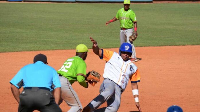 CUBA-CAMAGÜEY-GANA AGRICULTORES PRIMER JUEGO DE LA SUBSERIE FRENTE A GANADEROS