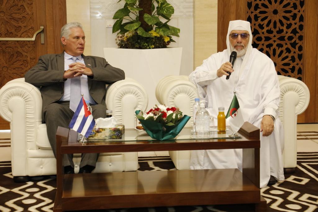 Lee más sobre el artículo Presidente de Cuba honrado por visitar Gran Mezquita de Argel (+Foto)