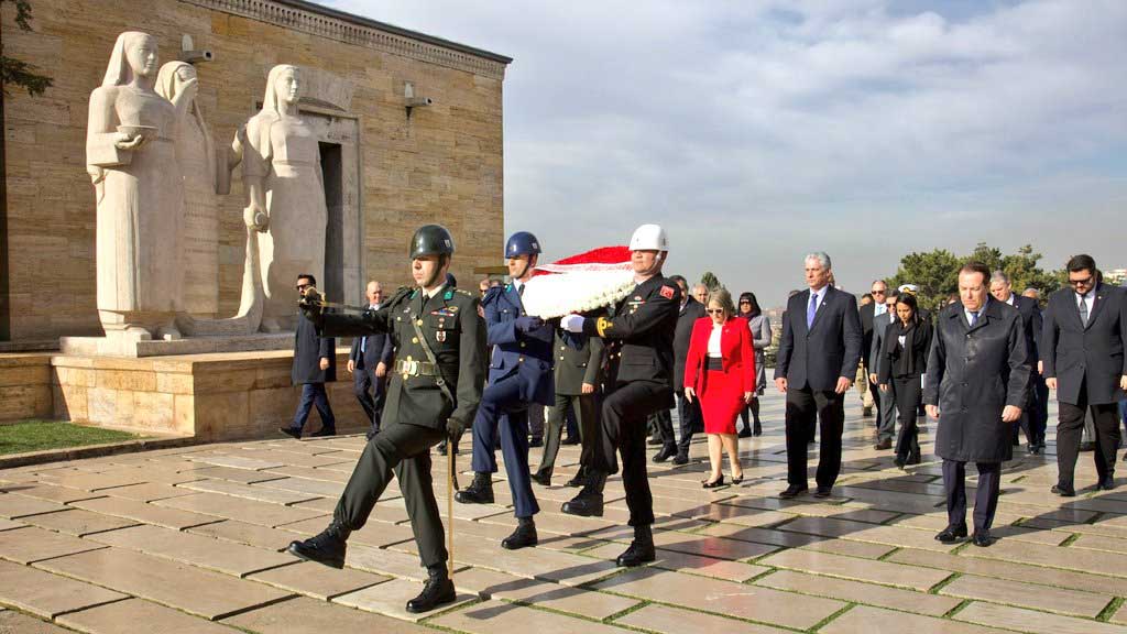 En este momento estás viendo Presidente cubano desarrolla actividades oficiales en Türkiye (+Foto)