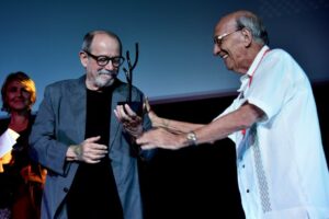 Lee más sobre el artículo Recibió Silvio Rodríguez Coral de Honor del Festival de Cine
