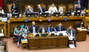 Lee más sobre el artículo Continúan debates de Comisión Constitucional del Senado chileno
