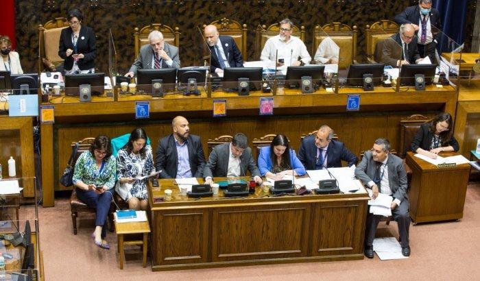 En este momento estás viendo Continúan debates de Comisión Constitucional del Senado chileno