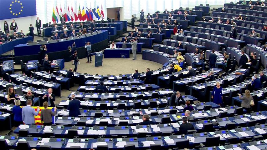 Lee más sobre el artículo Reclamo ¡Dejen vivir a Cuba! retumbó en Eurocámara