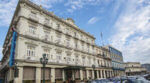 Lee más sobre el artículo Celebran con habanos 147 años del hotel Inglaterra, de Cuba