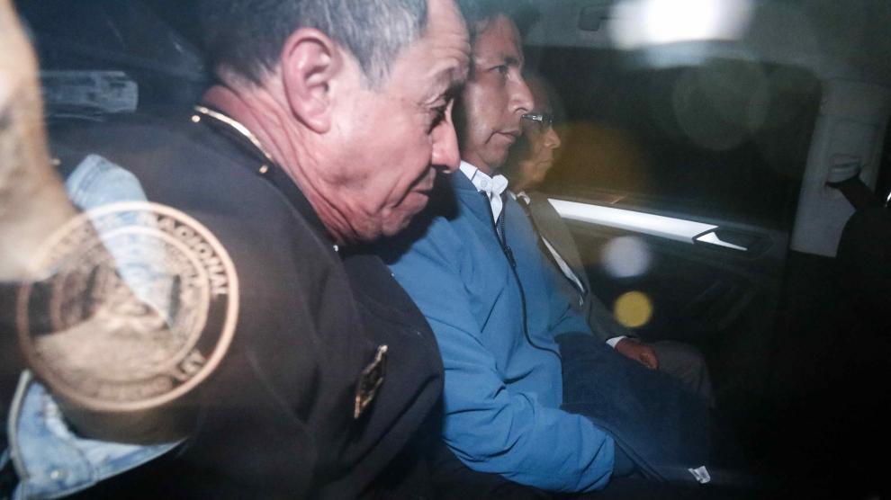 Lee más sobre el artículo Expresidente de Perú pasa primera noche en prisión tras destitución
