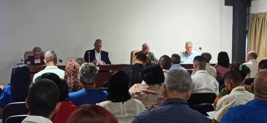 En este momento estás viendo Con la presencia de Díaz-Canel, diputados cubanos analizan el comportamiento de la economía