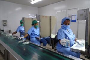 Lee más sobre el artículo Reconoce Díaz-Canel labor de Laboratorio Farmacéutico Oriente