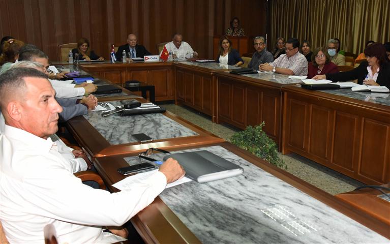 Lee más sobre el artículo Cuba y Vietnam diseñan planes comerciales para 2023 (+Fotos)