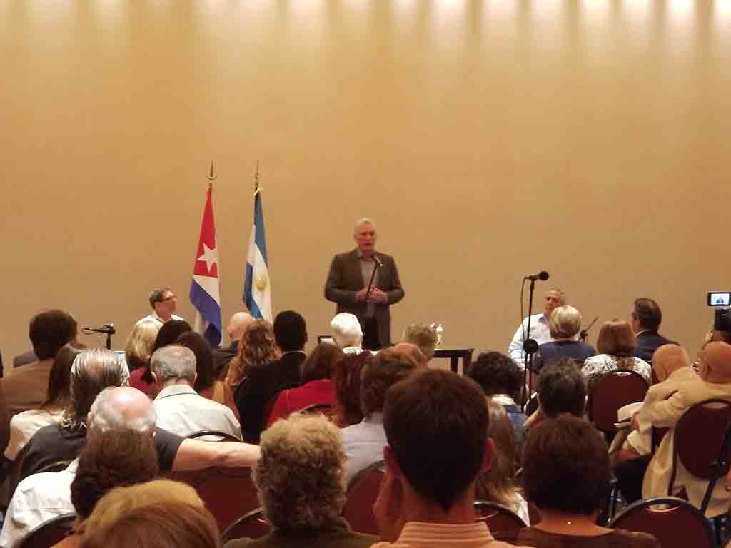Lee más sobre el artículo Miguel Díaz-Canel se reencuentra con intelectuales argentinos (+Fotos)