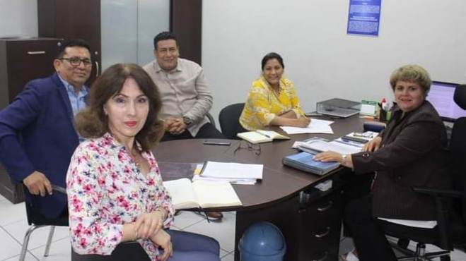 La Doctora Celin Pérez Nájera, primera a la derecha, en una sesión de trabajo de mesa/Fotos: Cortesía de UNID