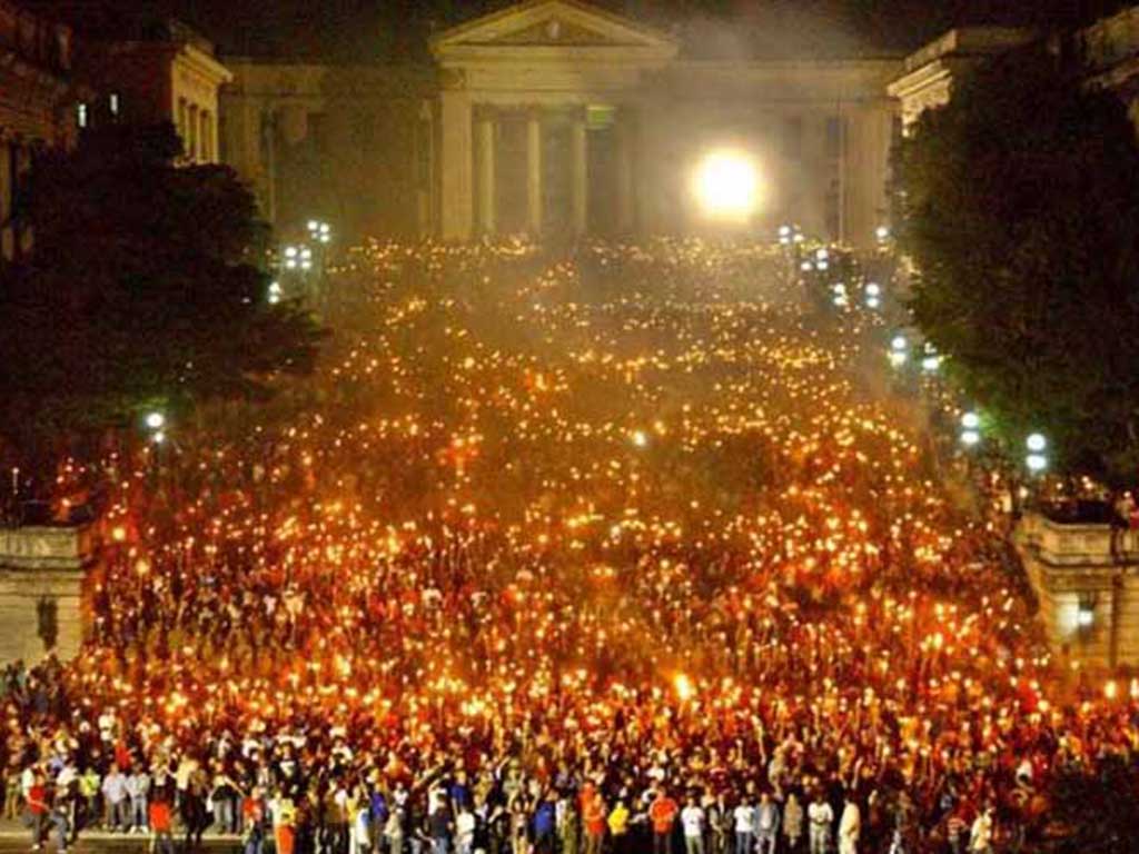 Lee más sobre el artículo Jóvenes de Cuba reeditarán tradicional Marcha de las Antorchas