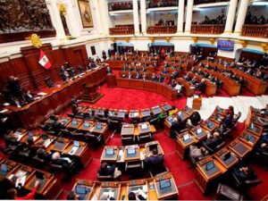 Lee más sobre el artículo Expectativa por sesión parlamentaria y ultimátum presidencial en Perú