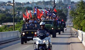 Lee más sobre el artículo Caravan led by Fidel Castro 64 years ago reenacted in Cuba