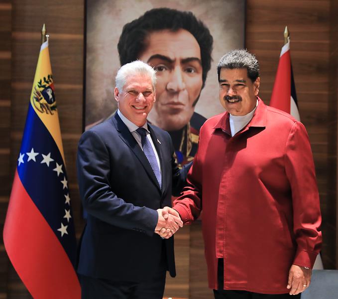 En este momento estás viendo Mandatario cubano sostiene encuentro de trabajo con Maduro
