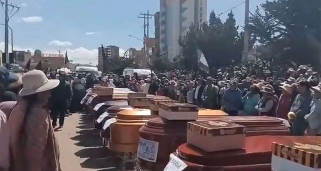 En este momento estás viendo Gobierno de Perú bajo asedio de protestas y demandas de renuncia (+Fotos)
