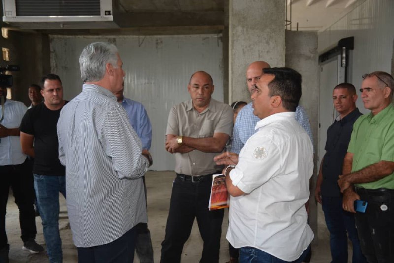 En este momento estás viendo Visitan candidatos a diputados industria láctea en Villa Clara