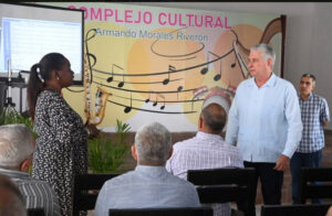 Lee más sobre el artículo Presidente cubano visitó comunidad en transformación en Mantilla