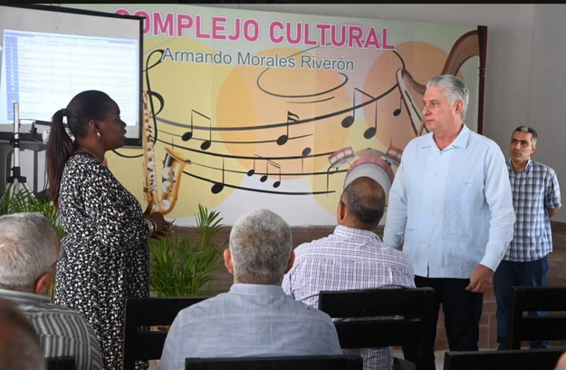 En este momento estás viendo Presidente cubano visitó comunidad en transformación en Mantilla