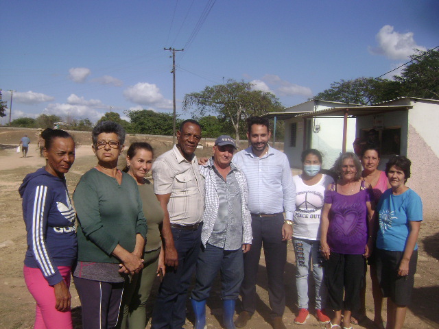 En este momento estás viendo Visitan sitios de interés económico y social candidatos a diputados de Majagua