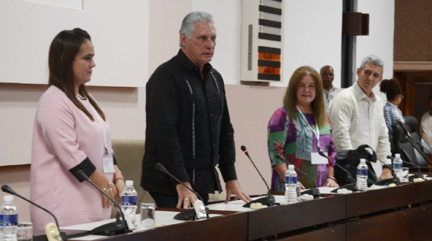 En este momento estás viendo Aboga Díaz-Canel por sociedad digital sin brechas (+Fotos)