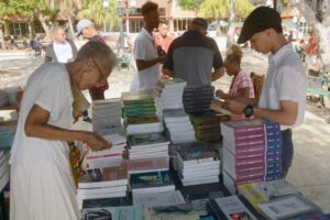 Lee más sobre el artículo Feria del Libro avileña dedica espacios a preservar la Historia (+Fotos)