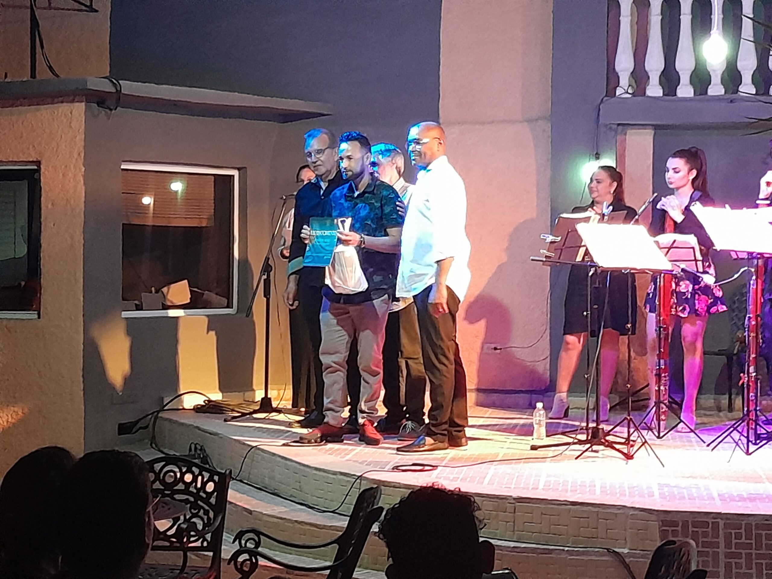 En este momento estás viendo Reconocen a escritores avileños premiados en Feria del Libro