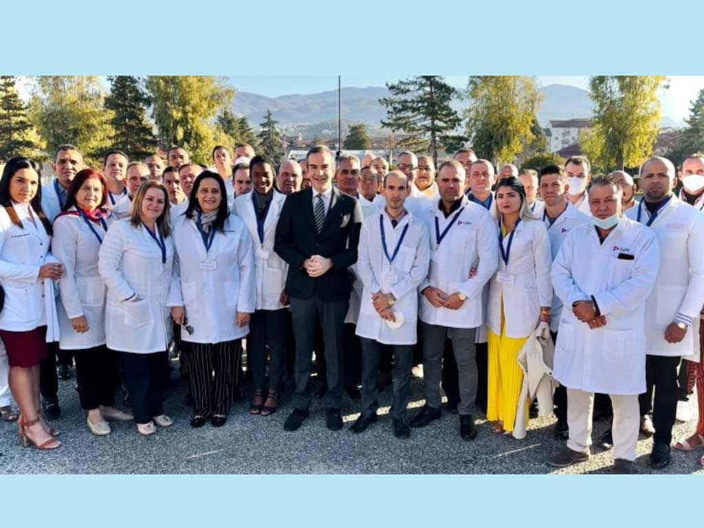En este momento estás viendo Presiones vergonzosas de EEUU a Italia por contratar médicos cubanos