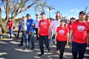Lee más sobre el artículo Encabeza presidente de Cuba marcha a favor de unidad del pueblo (+ Foto)
