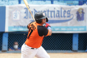 Lee más sobre el artículo Líder Villa Clara recibirá hoy Ciego de Ávila en béisbol cubano