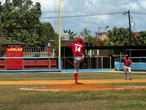 Lee más sobre el artículo Béisbol: hoy, duelo de líderes Cocodrilos vs. Cazadores
