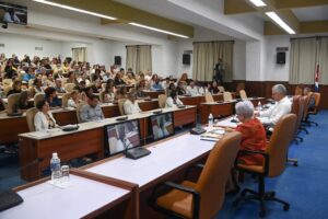 Lee más sobre el artículo Sostiene Díaz-Canel encuentro con contralores y auditores