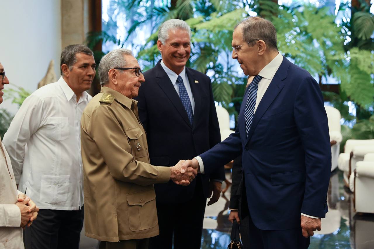 En este momento estás viendo Raúl Castro y Díaz-Canel reciben a Canciller ruso Serguéi Lavrov