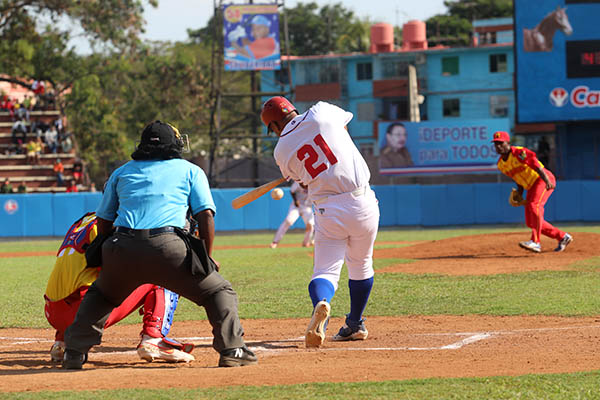 En este momento estás viendo Triple empate en cima beisbolera cubana